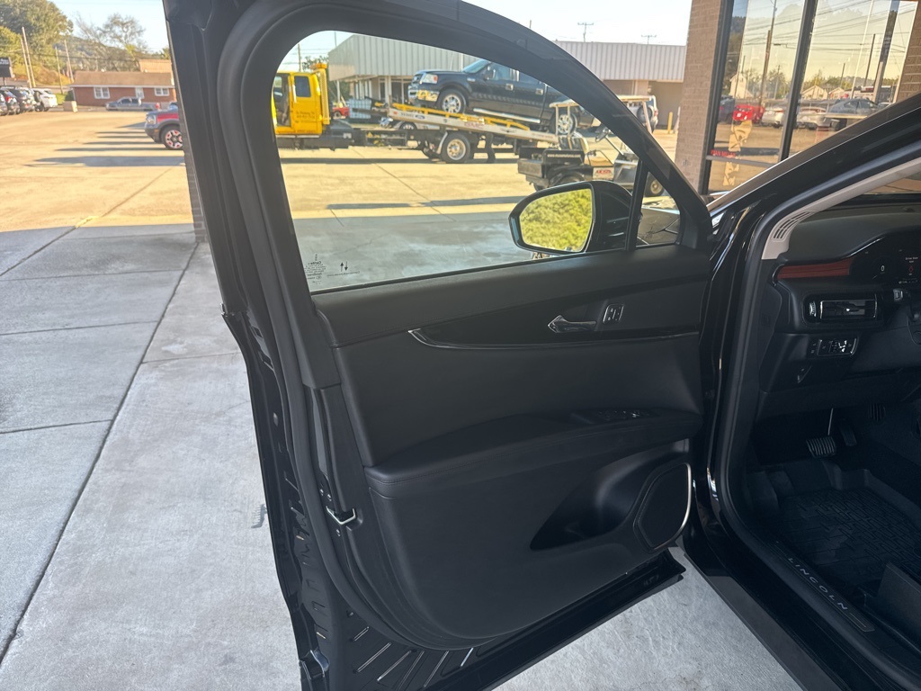 2022 Lincoln Nautilus Reserve Image 21 of 26