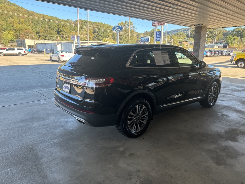 2022 Lincoln Nautilus Reserve Image 4 of 26