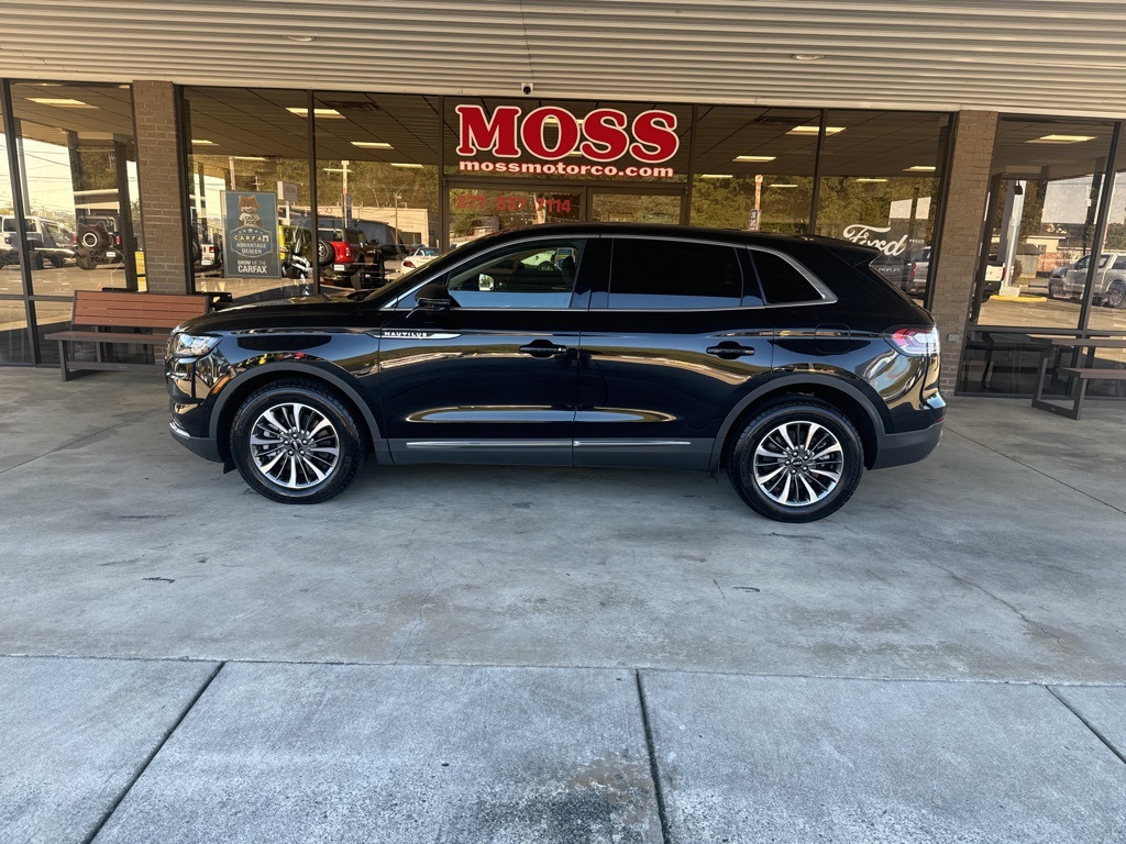 2022 Lincoln Nautilus Reserve Image 7 of 26