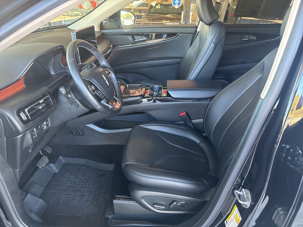 2022 Lincoln Nautilus Reserve Image 13 of 26