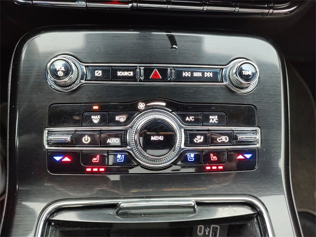 2022 Lincoln Nautilus Reserve Image 21 of 35