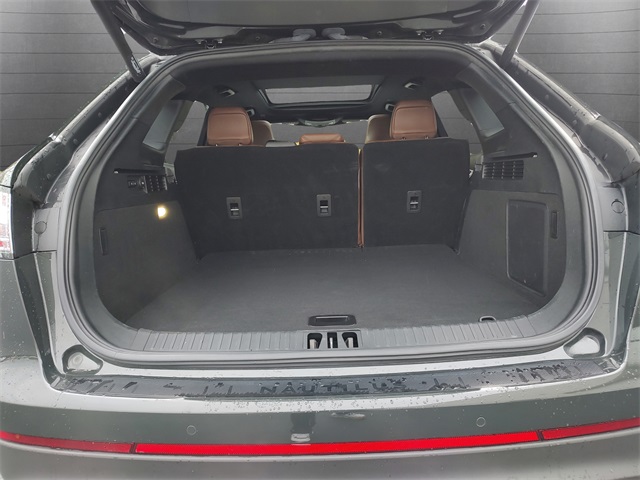 2022 Lincoln Nautilus Reserve Image 10 of 35