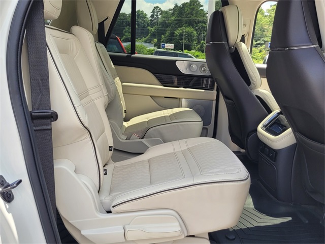 2022 Lincoln Navigator L Black Label Image 10 of 32