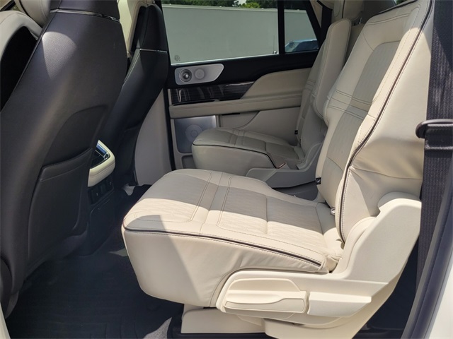 2022 Lincoln Navigator L Black Label Image 11 of 32