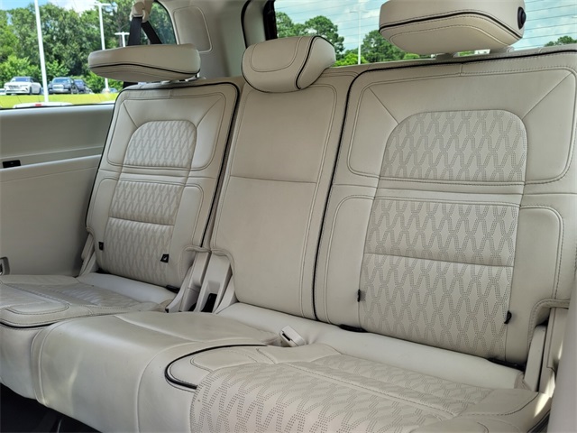 2022 Lincoln Navigator L Black Label Image 12 of 32