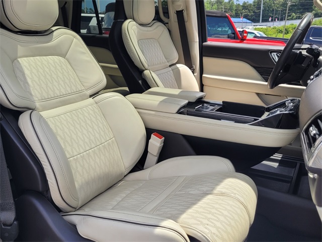 2022 Lincoln Navigator L Black Label Image 13 of 32