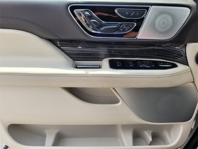 2022 Lincoln Navigator L Black Label Image 21 of 32