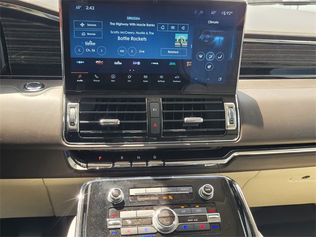 2022 Lincoln Navigator L Black Label Image 18 of 32