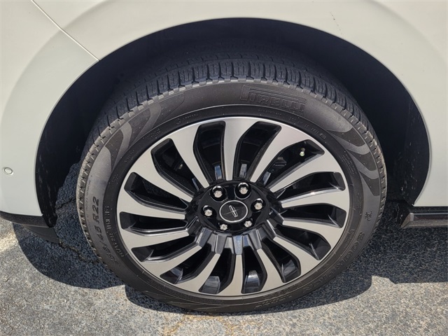 2022 Lincoln Navigator L Black Label Image 8 of 32