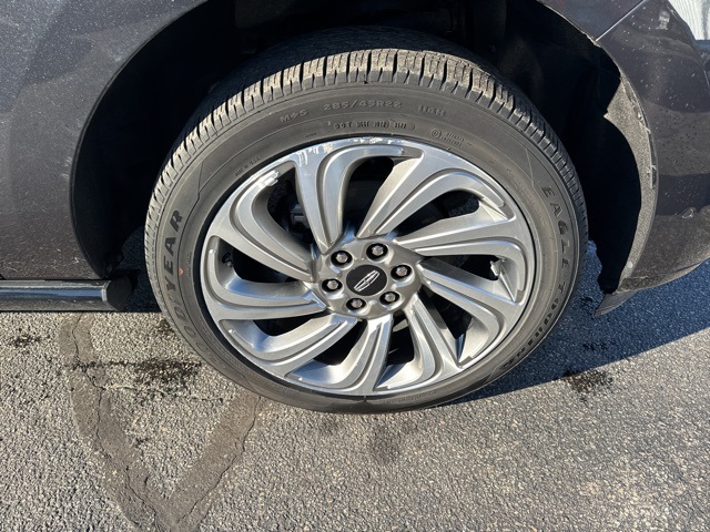 Vehicle image 8 of 36