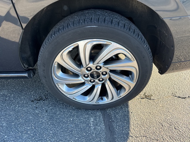 Vehicle image 9 of 36
