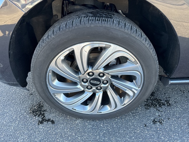 Vehicle image 10 of 36