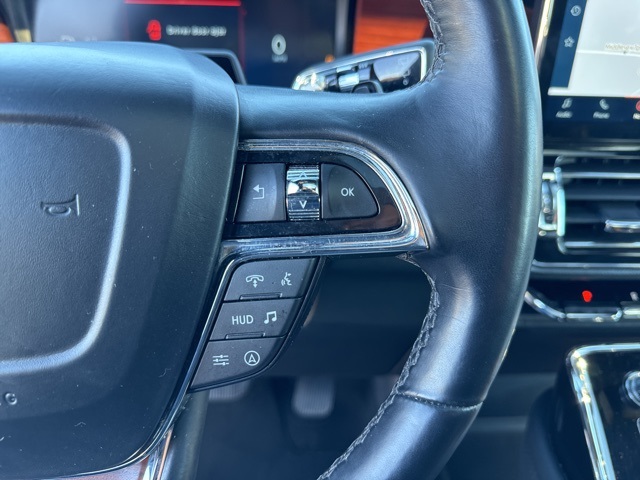 Vehicle image 32 of 36