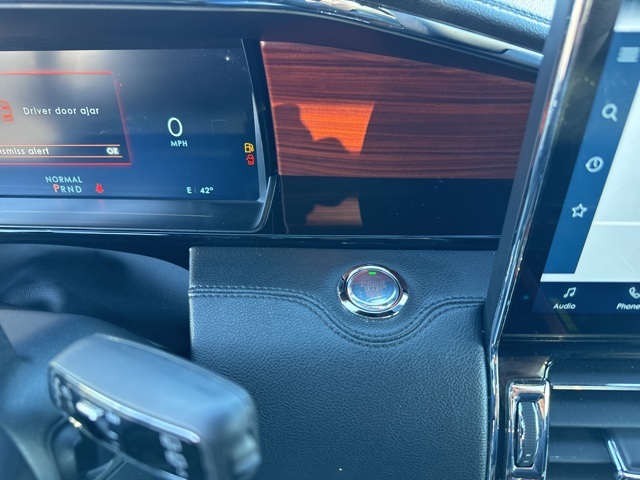 Vehicle image 28 of 36