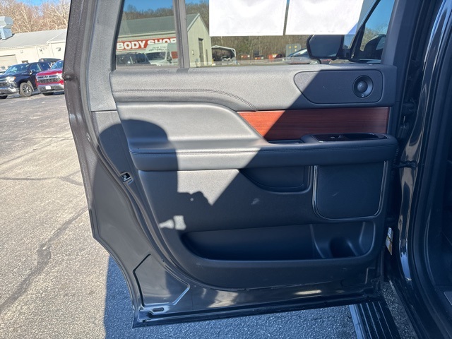 Vehicle image 34 of 36
