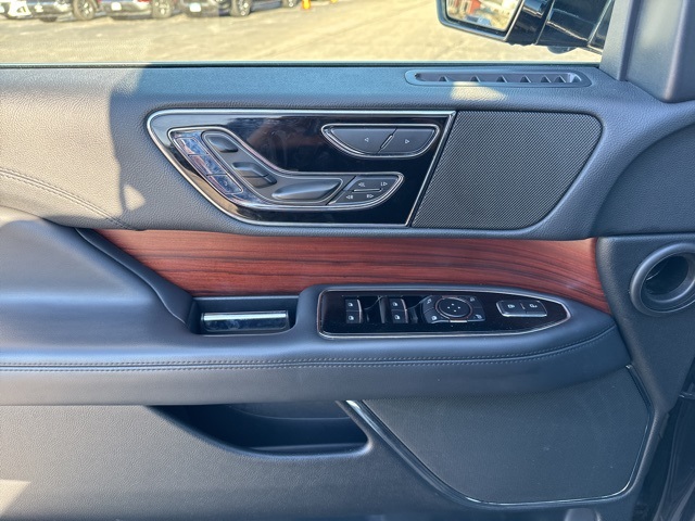 Vehicle image 24 of 36