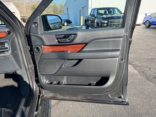 Vehicle image 31 of 36