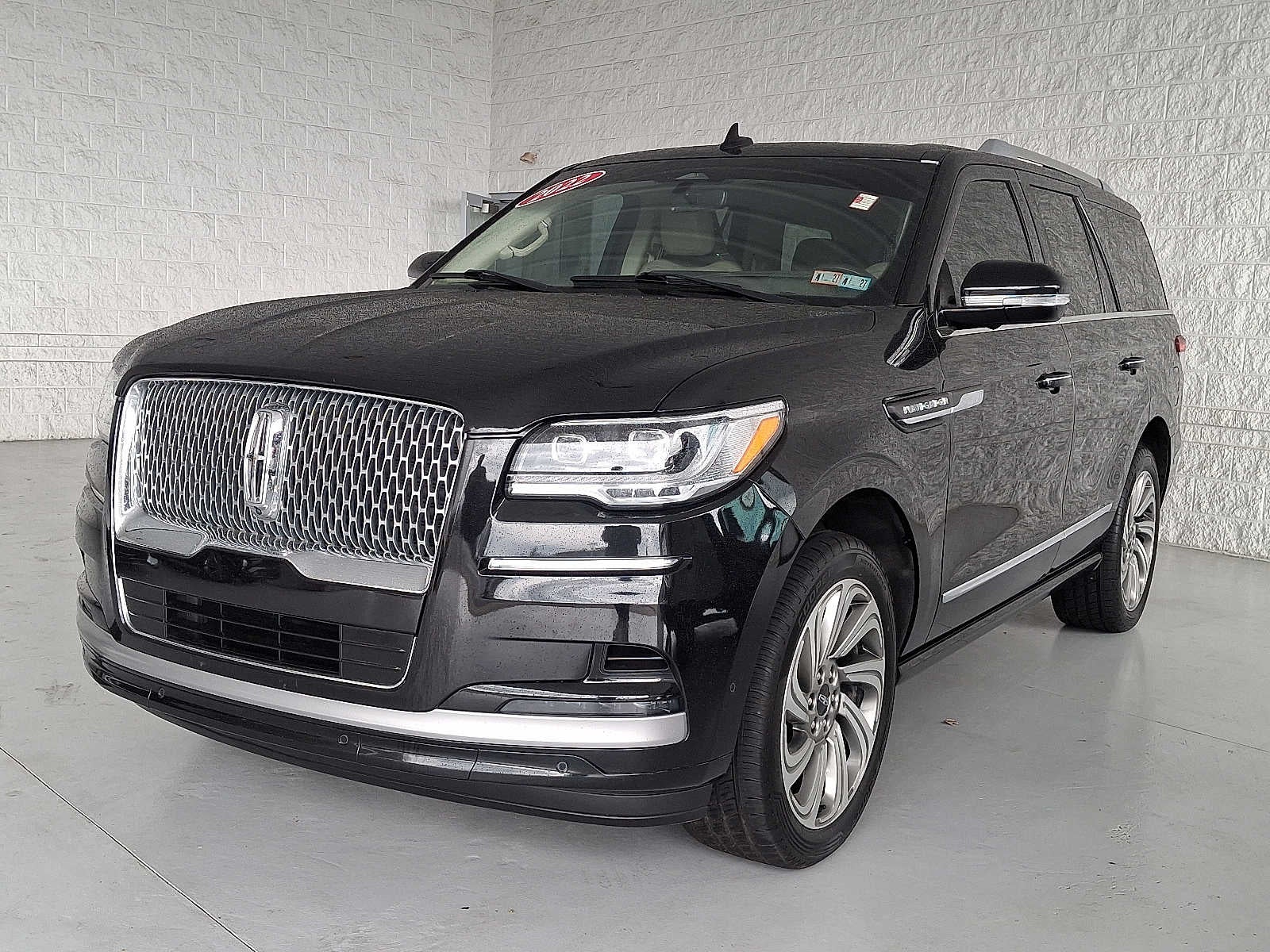 2022 Lincoln Navigator Reserve Image 3 of 30