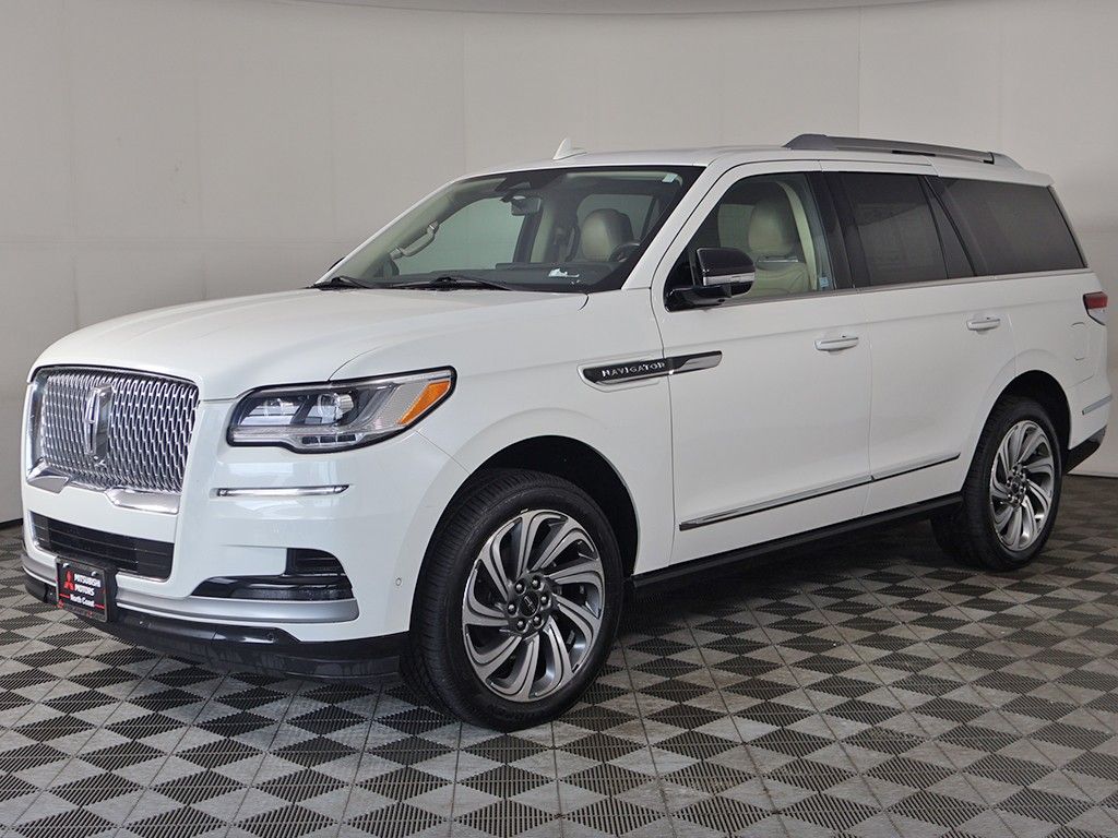 2022 Lincoln Navigator Reserve Image 1 of 64
