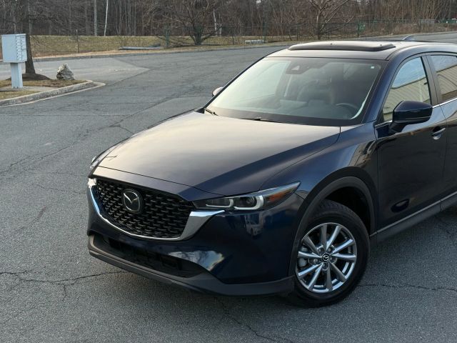 2022 Mazda CX-5 2.5 S Preferred Package Image 2 of 40