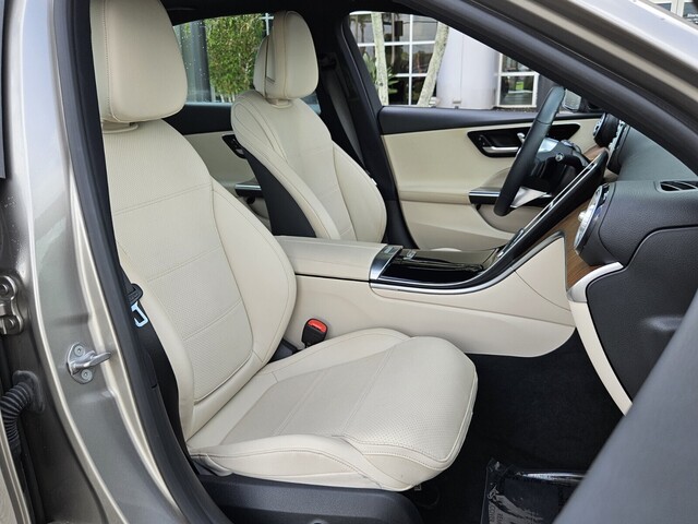 Vehicle image 23 of 41