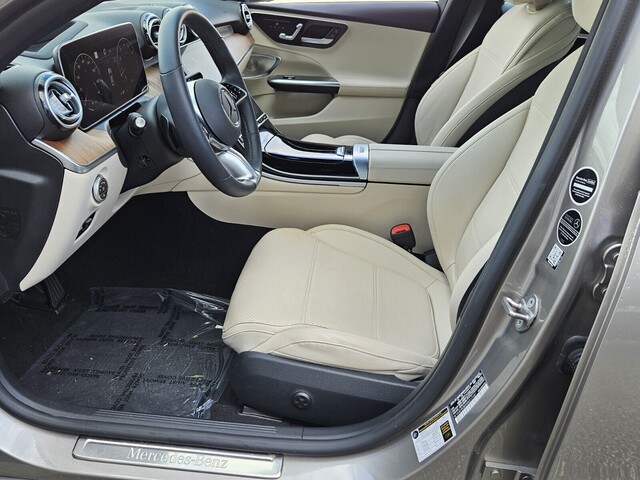Vehicle image 13 of 41