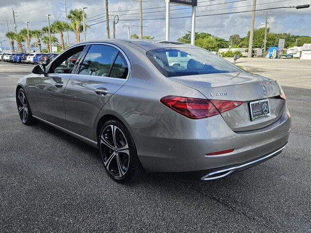 Vehicle image 7 of 41