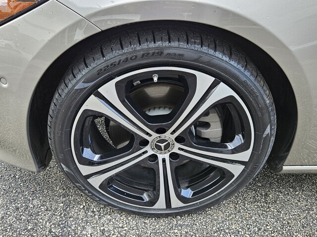 Vehicle image 24 of 41