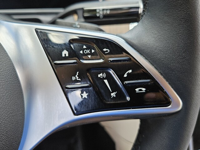 Vehicle image 31 of 41
