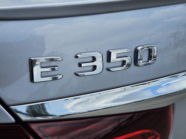 Vehicle image 18 of 40
