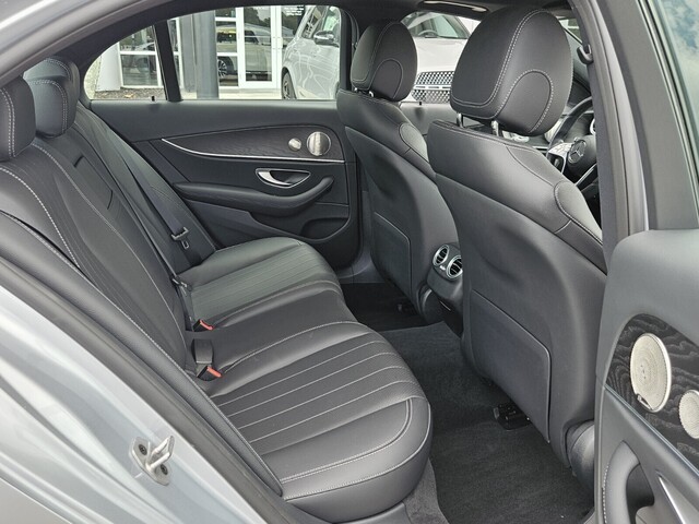 Vehicle image 19 of 40