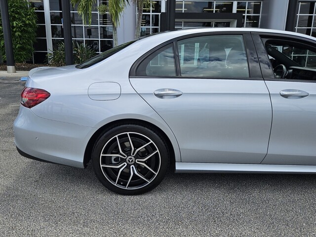 Vehicle image 7 of 40
