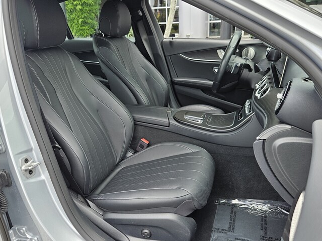 Vehicle image 21 of 40