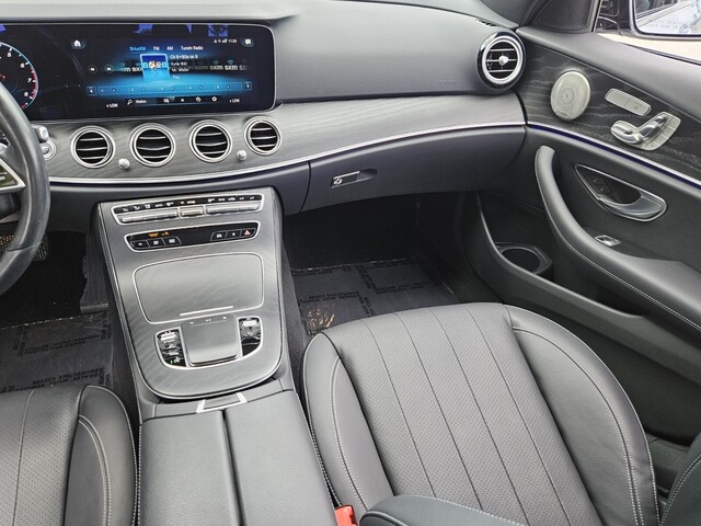 Vehicle image 15 of 40