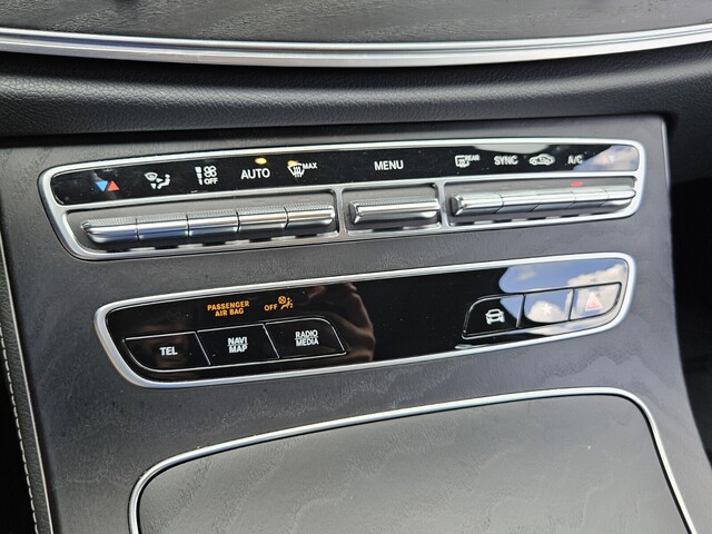 Vehicle image 34 of 40