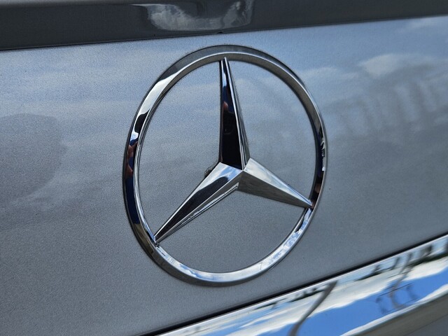 Vehicle image 17 of 40