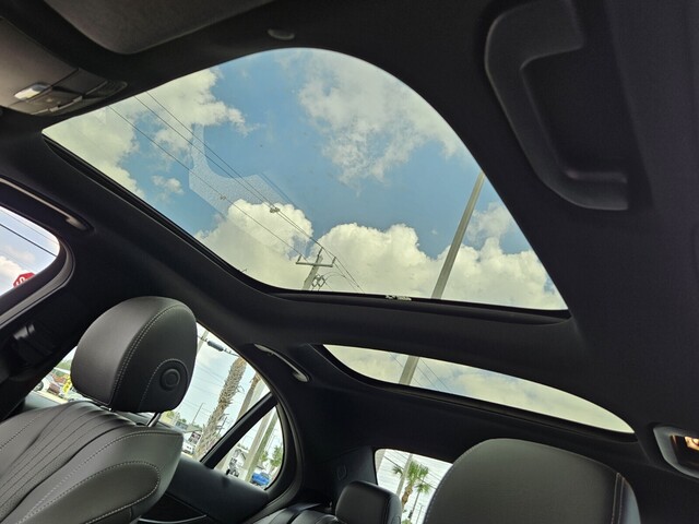 Vehicle image 27 of 40