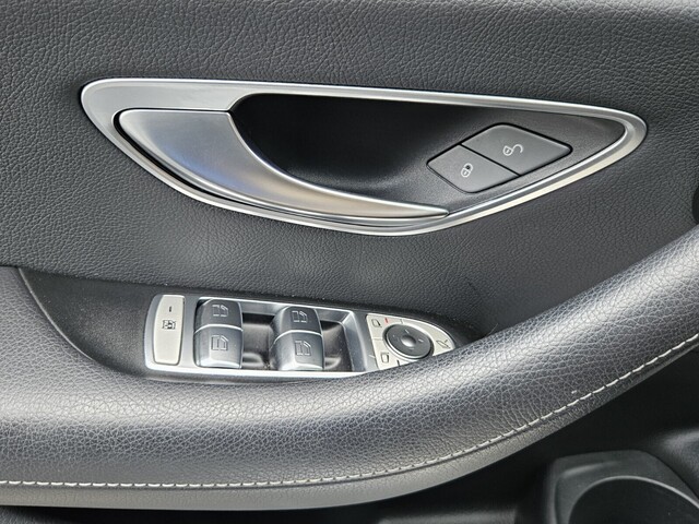 Vehicle image 36 of 40
