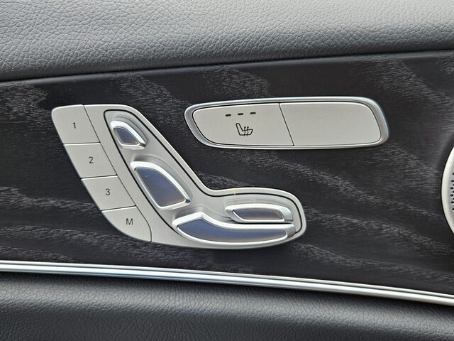 Vehicle image 37 of 40