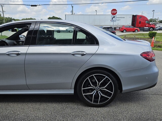 Vehicle image 10 of 40