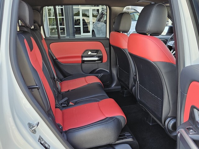 Vehicle image 17 of 40