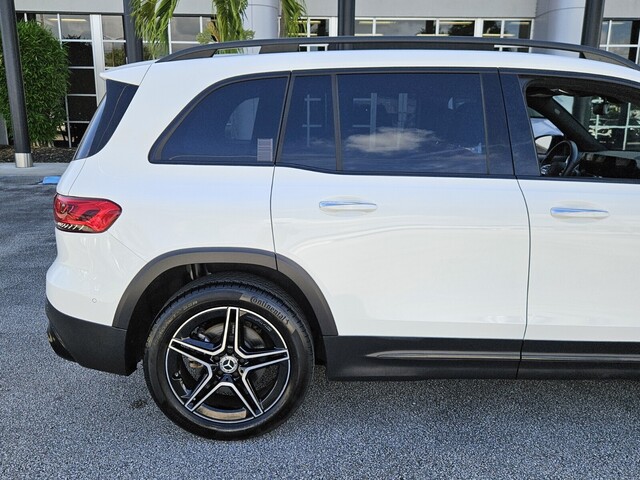 Vehicle image 6 of 40