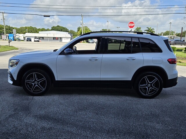 Vehicle image 10 of 40