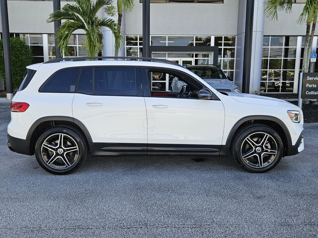 Vehicle image 4 of 40