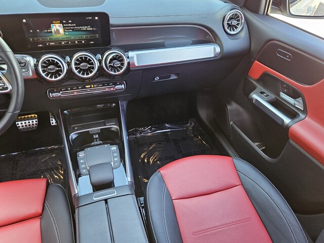 Vehicle image 23 of 40