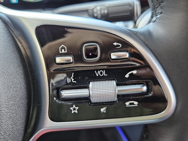 Vehicle image 34 of 40