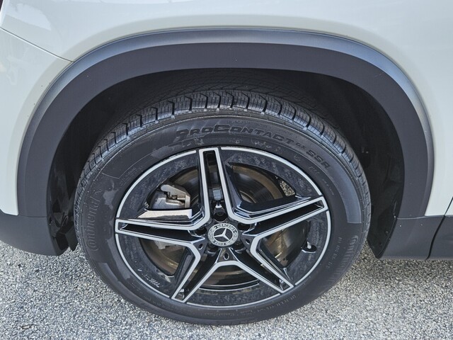Vehicle image 15 of 40