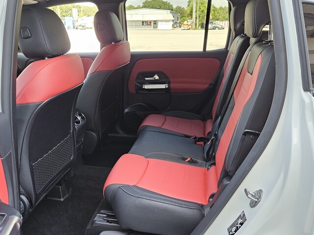 Vehicle image 19 of 40