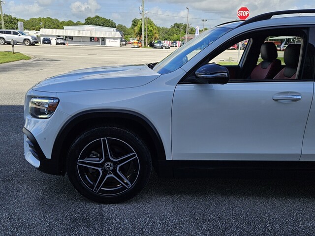 Vehicle image 25 of 40