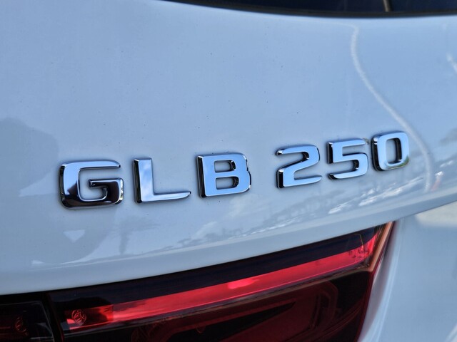Vehicle image 38 of 40